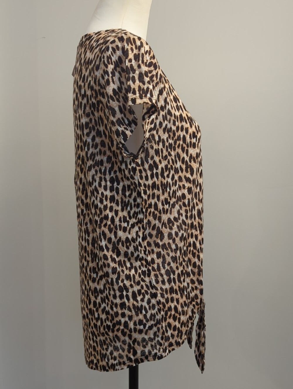 NWT LOFT Leopard Print Front Knot Tie Hem 100% Linen Tee Short Sleeve Crew Top - Picture 4 of 9